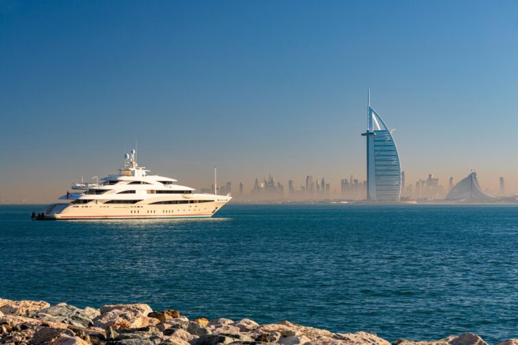 Dubai : Atlantis and Burj Al Arab Cruise on Luxury Yacht