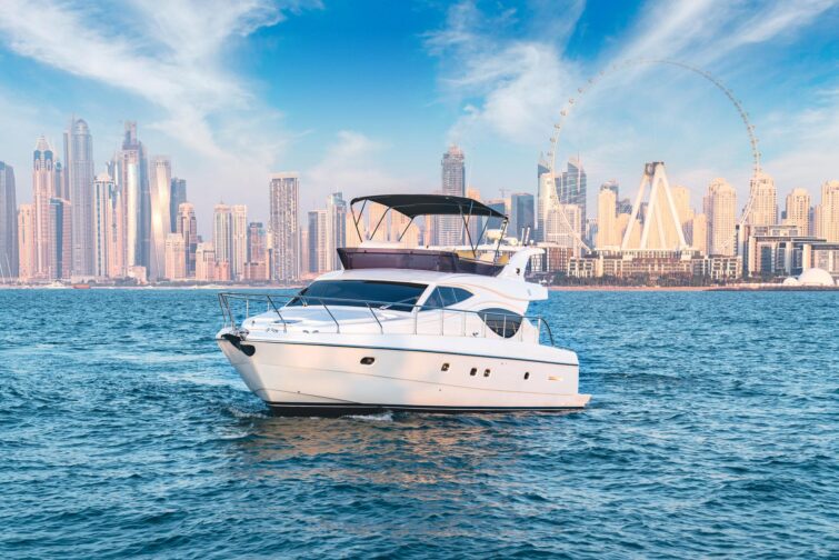 Dubai : Private Luxury Cruise on a Stylish 50ft Yacht