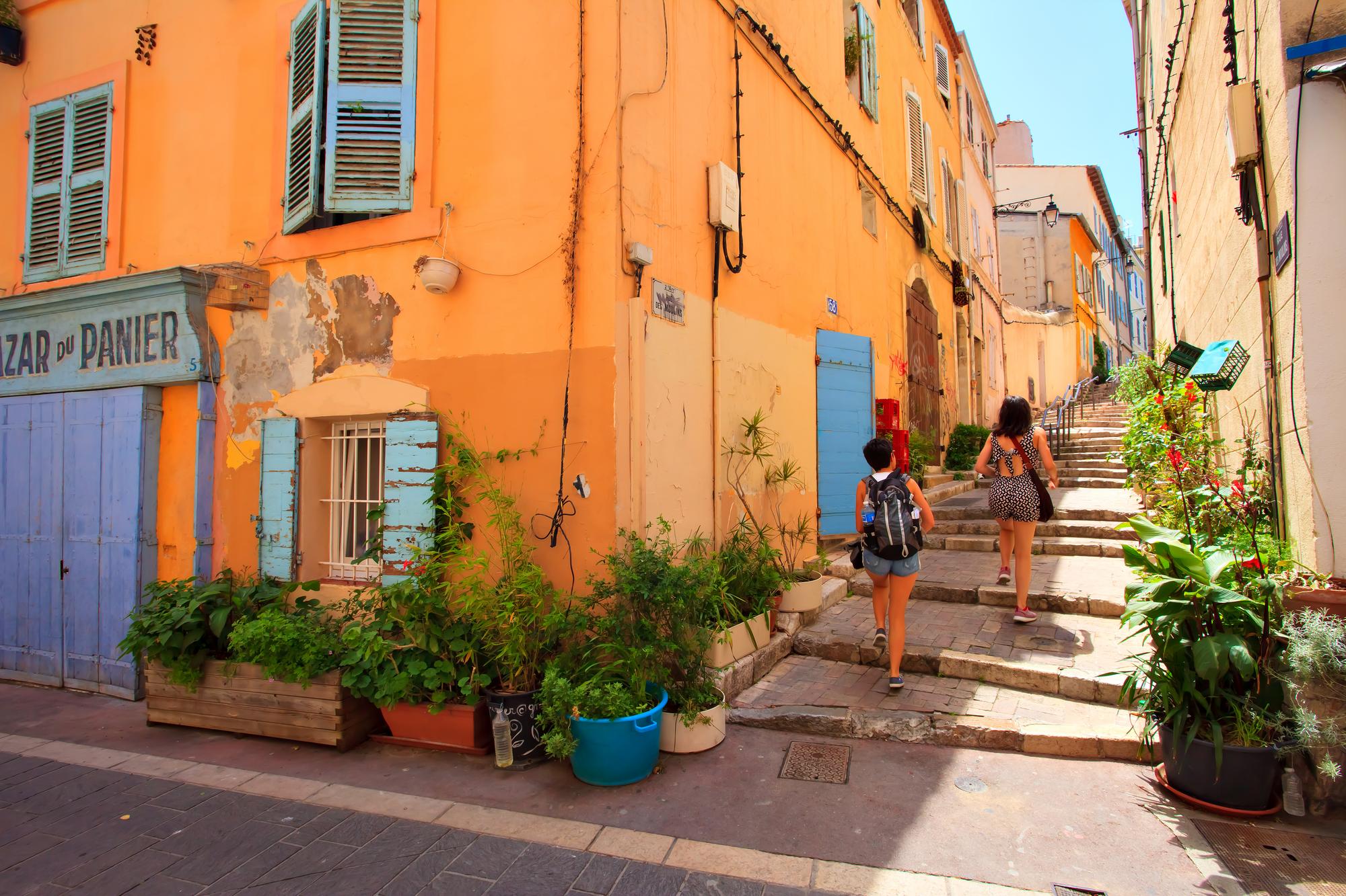Rue des moulins dans le quartier du Panier à Marseille
