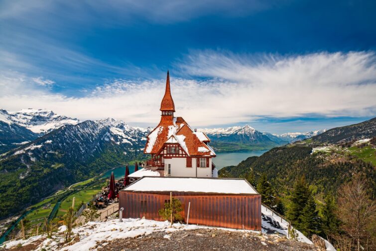 Vue sur Interlaken depuis le sommet Harder Kulm en Suisse