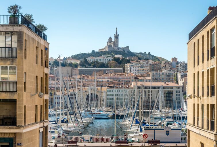 Vue sur le Vieux Port de Marseille depuis la rue Tasso