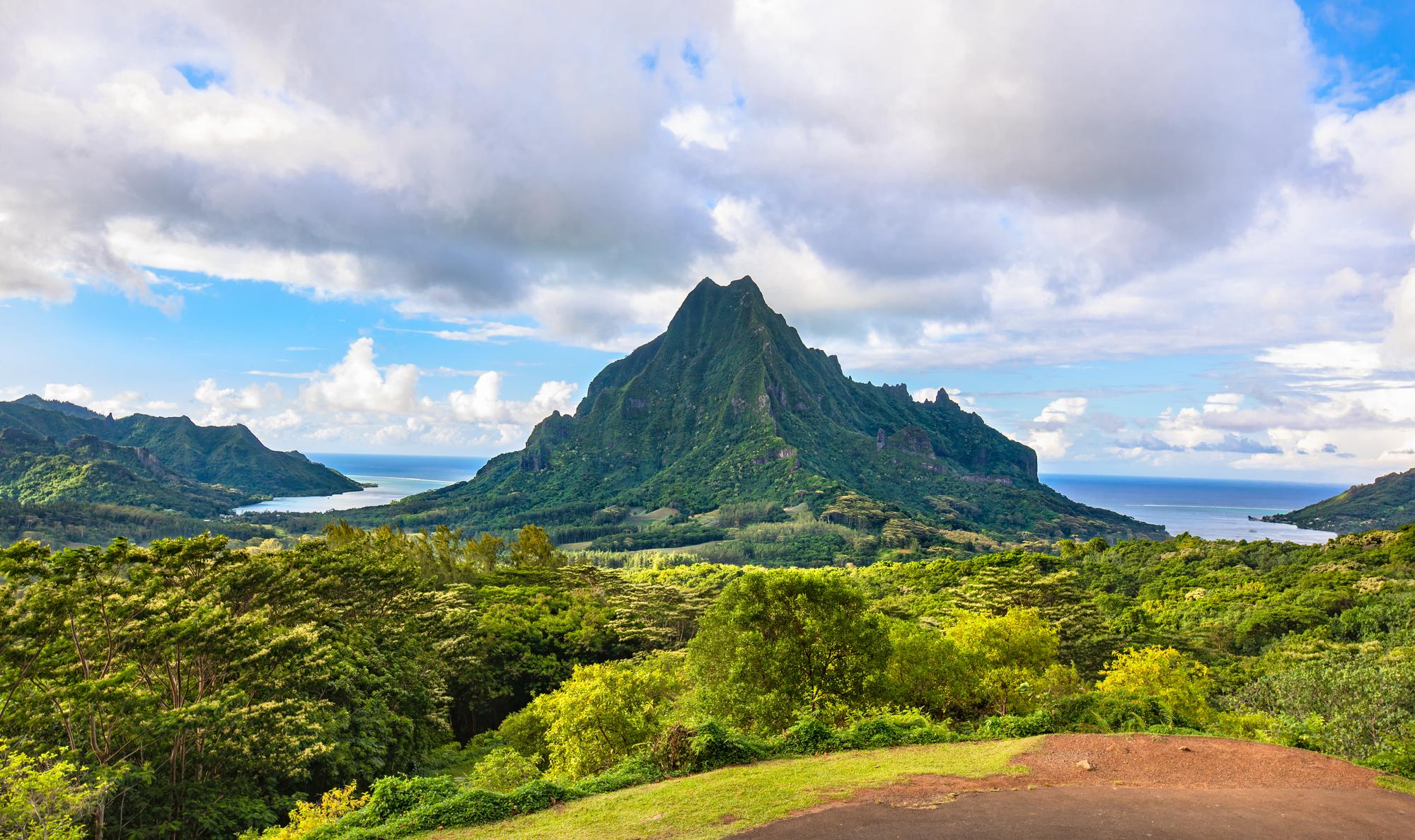 vue sur le mont Rotui, les Baies de Cook et d'Opunohu