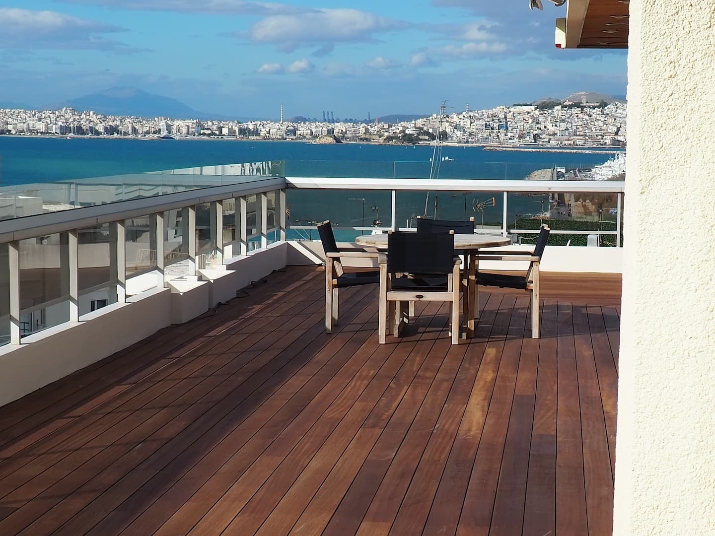 Airbnb avec terrasse et vue sur Athènes
