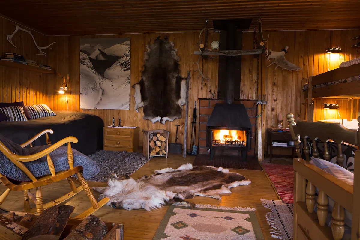 Charmant chalet au bord de la rivière Torne