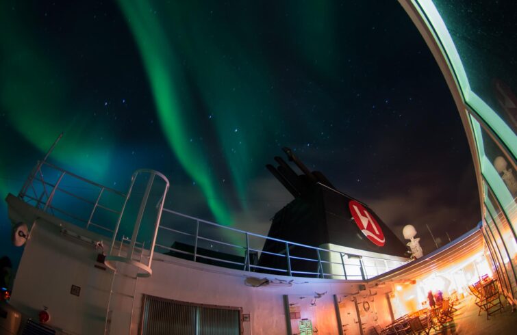 Croisière sous les aurores boréales en soirée