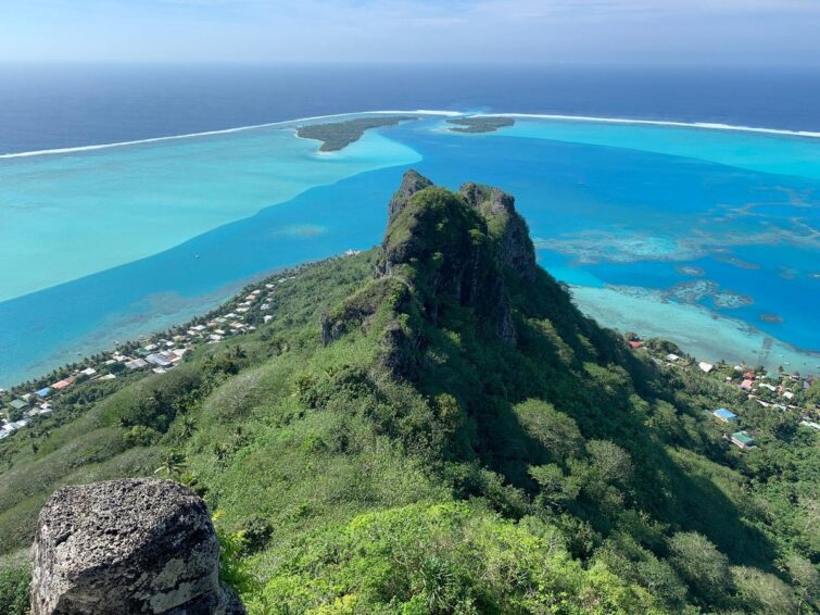 La vue du mont Teurafaatiu à Maupiti en Polynésie française