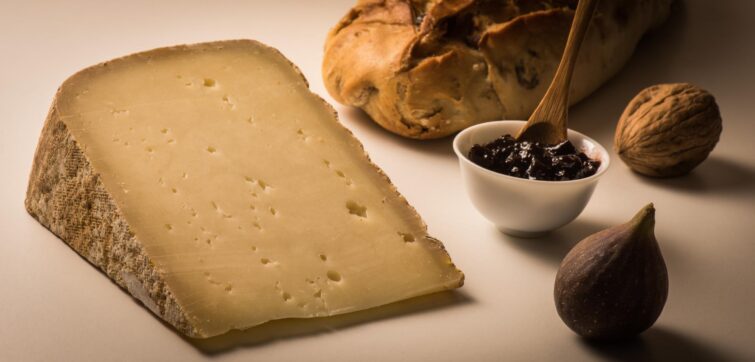Ossau-Iraty, fromage de brebis avec sa confiture de cerises noires
