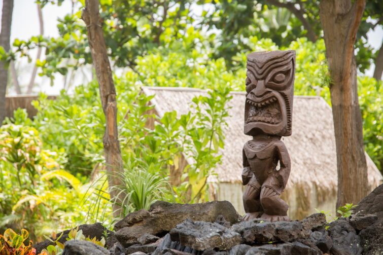 Sculpture de tiki en Polynésie