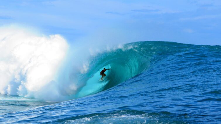 Surf Tahiti vague de Tehaupo'o