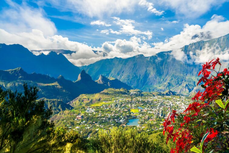 Vue sur la ville du cirque de Cilaos, La Réunion