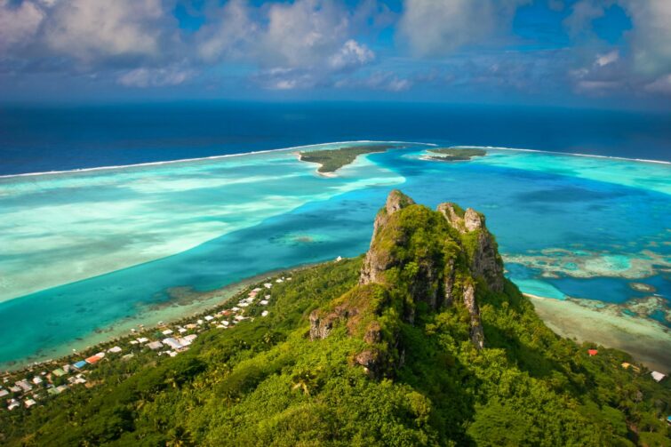 Vue sur le pic de montagne, Maupiti, Polynésie Française