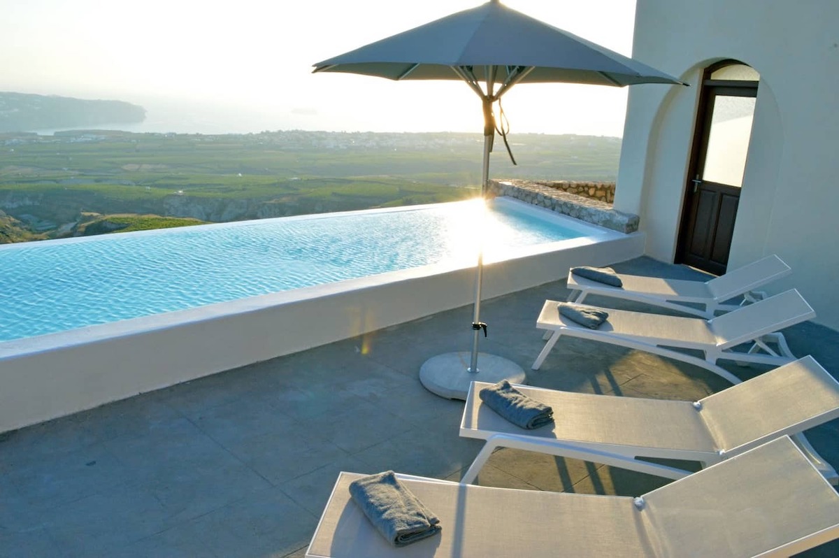Airbnb avec piscine et vue à Santorin