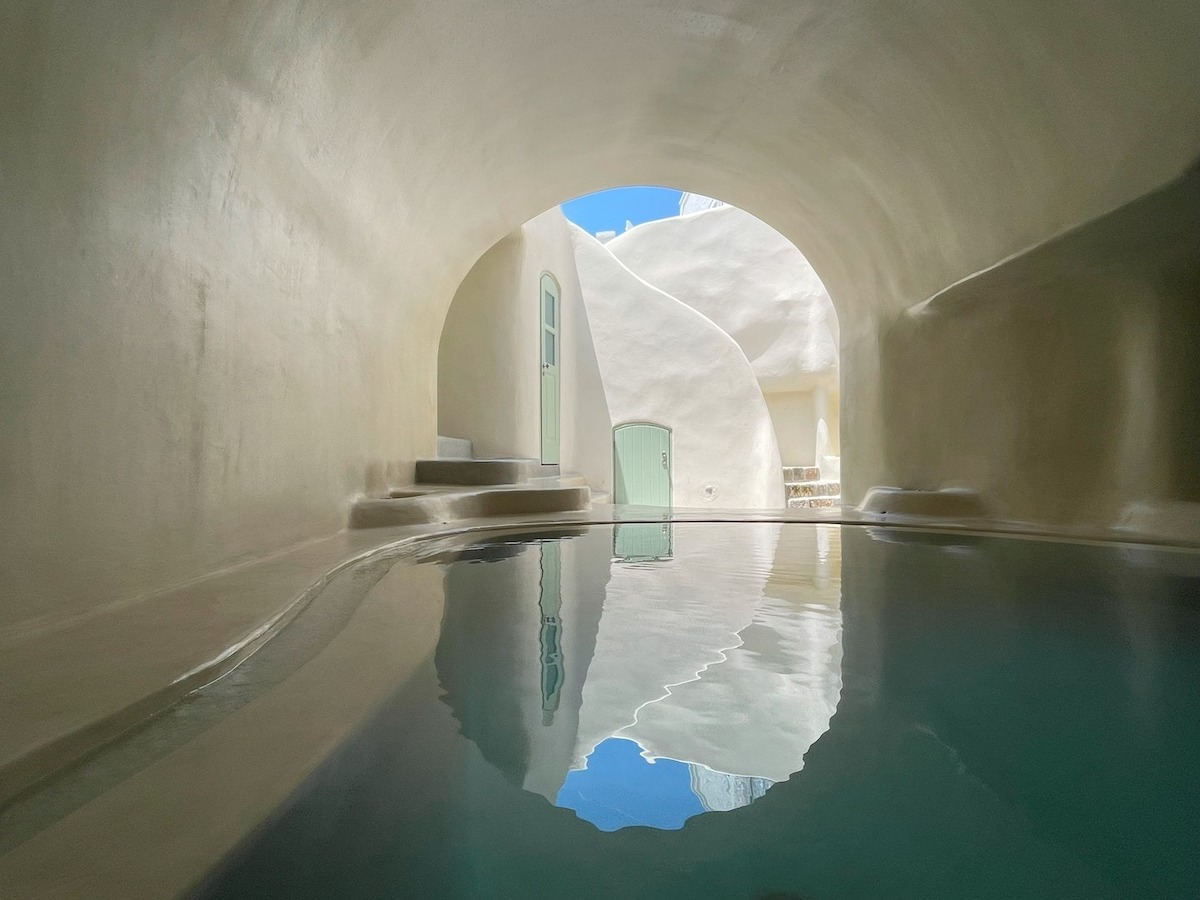 Airbnb avec piscine grotte à Santorin