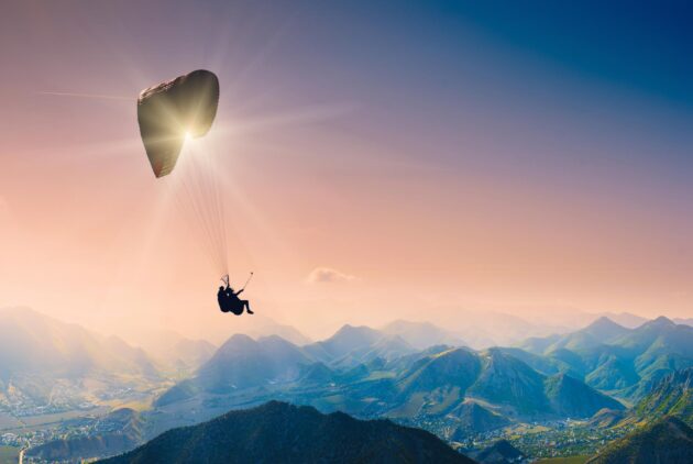 Endroits spectaculaires où faire du parachute en France