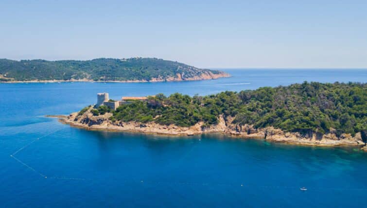 Vue aérienne de l'Île de Port-Cros sur la Côte d'Azur