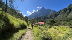 Vue panoramique du col du Taïbit dans le cirque de Mafate, randonnée à La Réunion