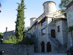 Maison en plein Coeur de Vogüé Village