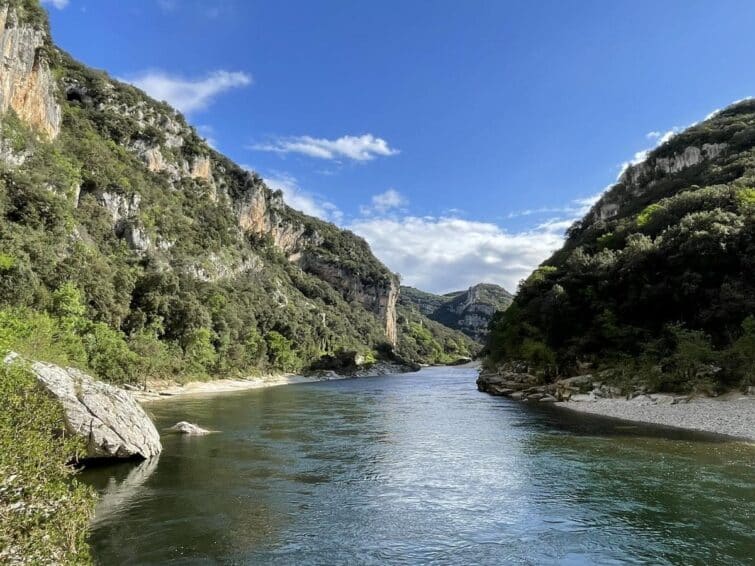 Bivouac de Gaud dans les montagnes d'Ardèche, France