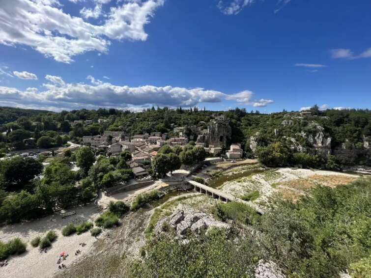 Village de Labeaume pendant la randonnée des gorges de la Beaume, Ardèche