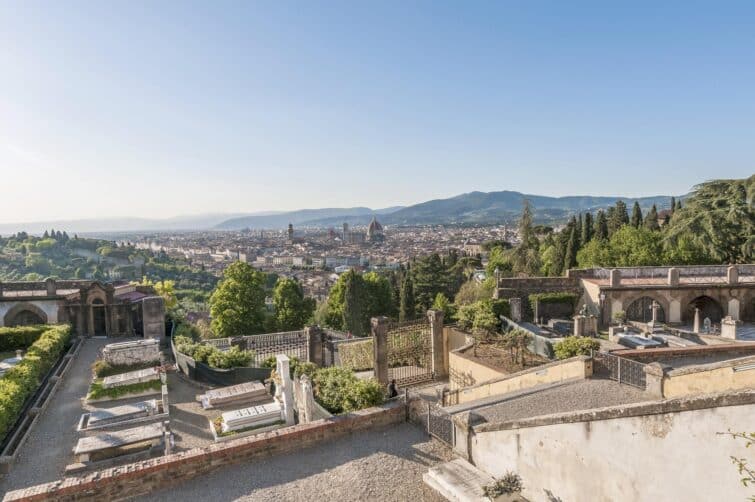 Vue panoramique de Florence depuis San Miniato al Monte, Italie