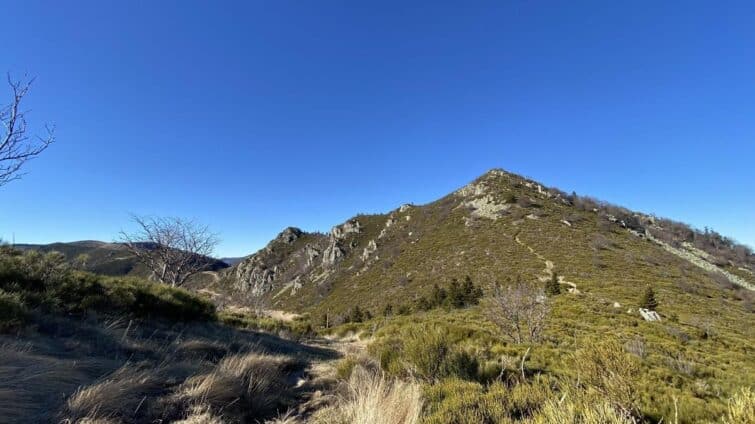 Vue panoramique du Mont Aigu depuis La Souche en Ardèche