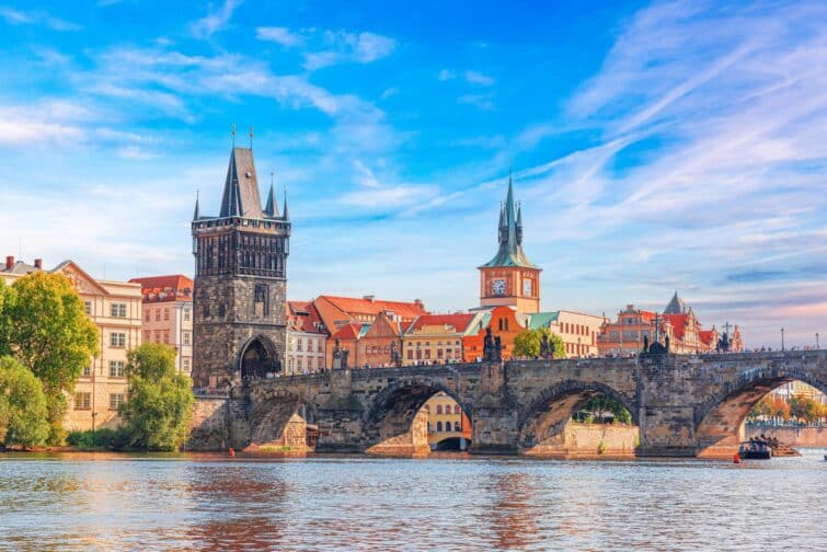 Vue panoramique du Pont Charles et de la Vltava à Prague, République tchèque