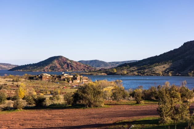 Celles, village lac du Salagou