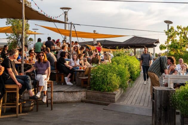 Bar sur le toit Klunkerkranic à Berlin avec vue panoramique