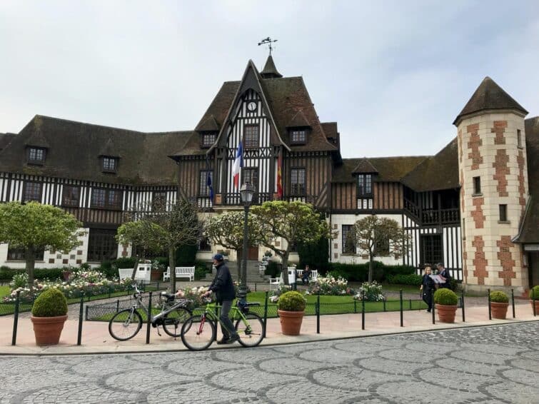 Exploration de Deauville en vélo, France