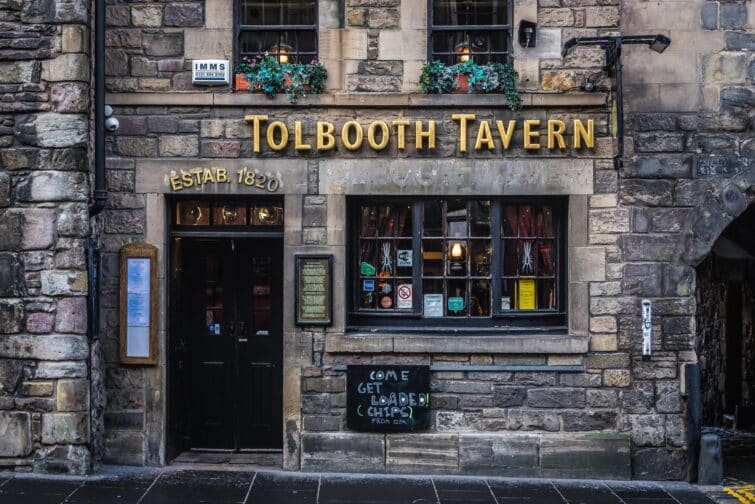 Façade du Tolbooth Tavern à Édimbourg, Écosse, capturée le 18 janvier 2020