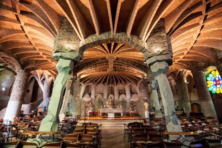 La crypte de Gaudi dans la colonie Güell, Santa Coloma de Cervello, Espagne
