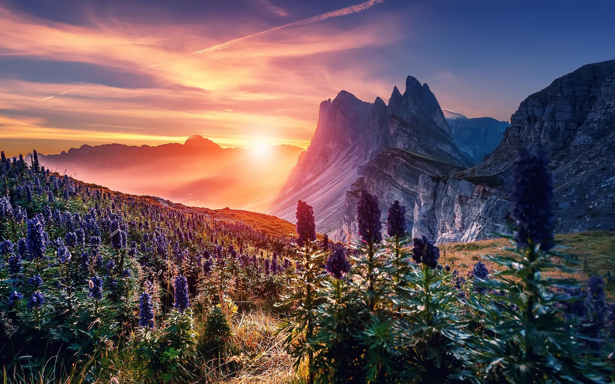 Lever de soleil inégalé dans les Dolomites des Alpes, merveille de la nature