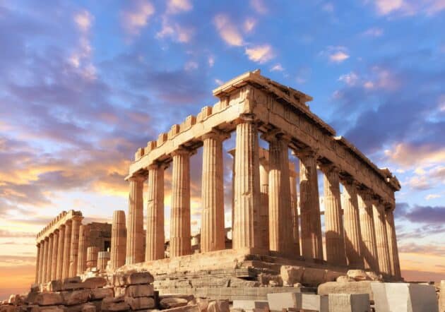 Parthénon sur l'Acropole d'Athènes au coucher du soleil