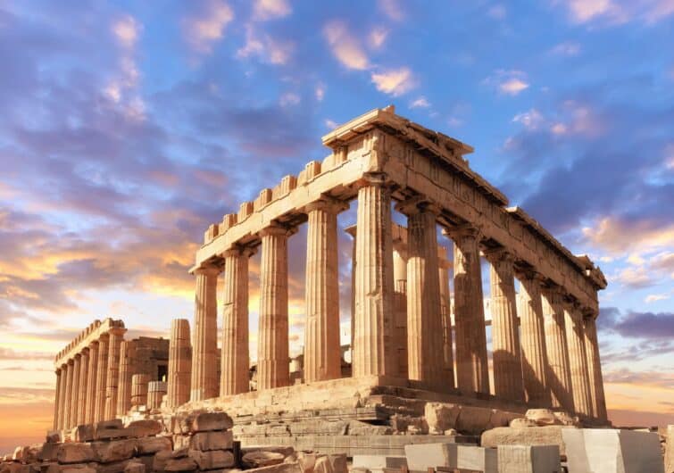 Parthénon sur l'Acropole d'Athènes au coucher du soleil