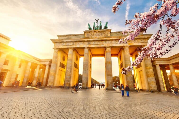 Porte de Brandebourg à Berlin au printemps