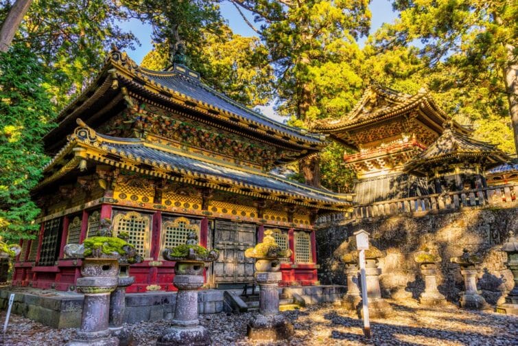 Sanctuaire Toshogu à Nikko, Japon, au lever du soleil