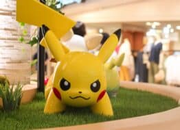 Statue de Pikachu devant le Tokyo Pokemon Center