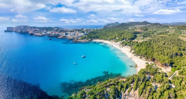 Vue aérienne de Cala Agulla, belle côte de Majorque, Baléares, Espagne