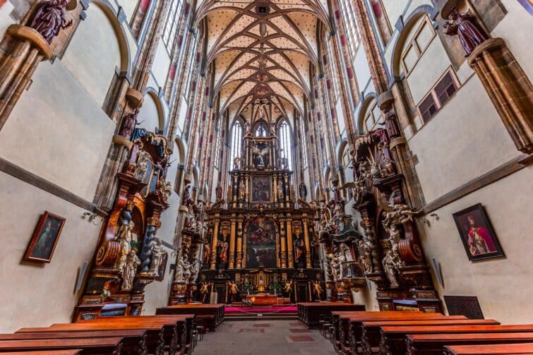 Vue architecturale de l'Église de Notre-Dame-des-Neiges à Prague, République tchèque