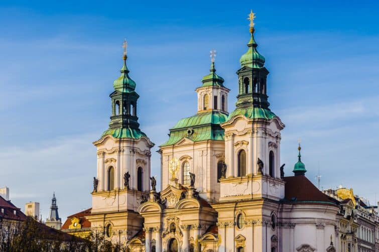 Vue de l'Église Saint-Nicolas à Prague, République tchèque