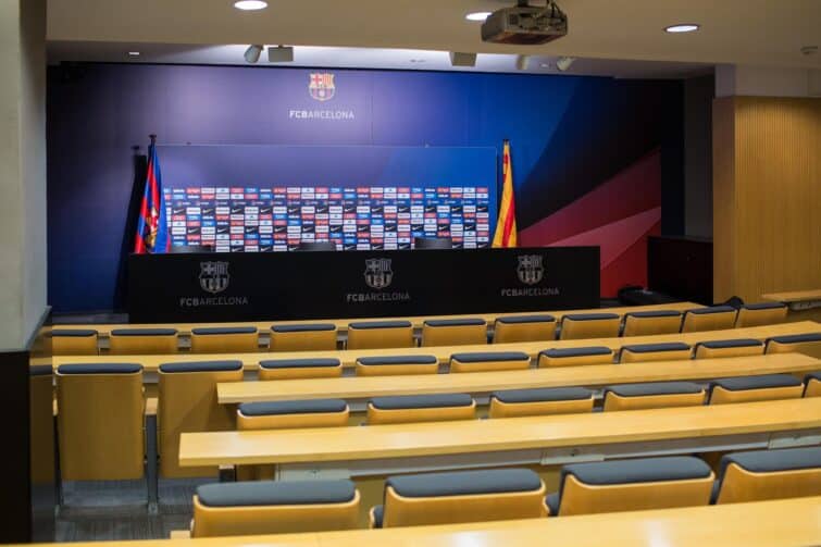 Vue extérieure du Stade Olympique de Barcelone lors d'un tour de jour de match