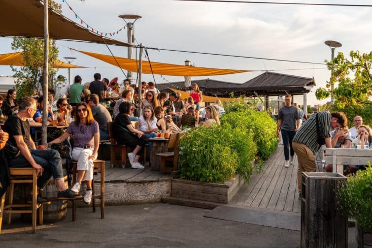 Vue panoramique de Klunkerkranich à Berlin, Allemagne, prise le 5 juin 2023