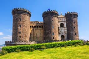 Vue panoramique sur le Château Neuf de Naples, Italie