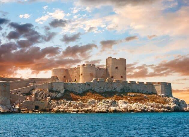 Château d'If au coucher de soleil, Marseille, célèbre lieu historique associé au Comte de Monte-Cristo