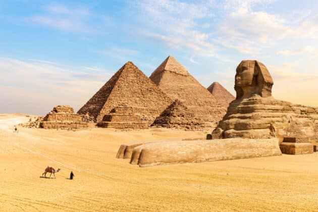 Les pyramides de Gizeh et le grand Sphinx en Égypte