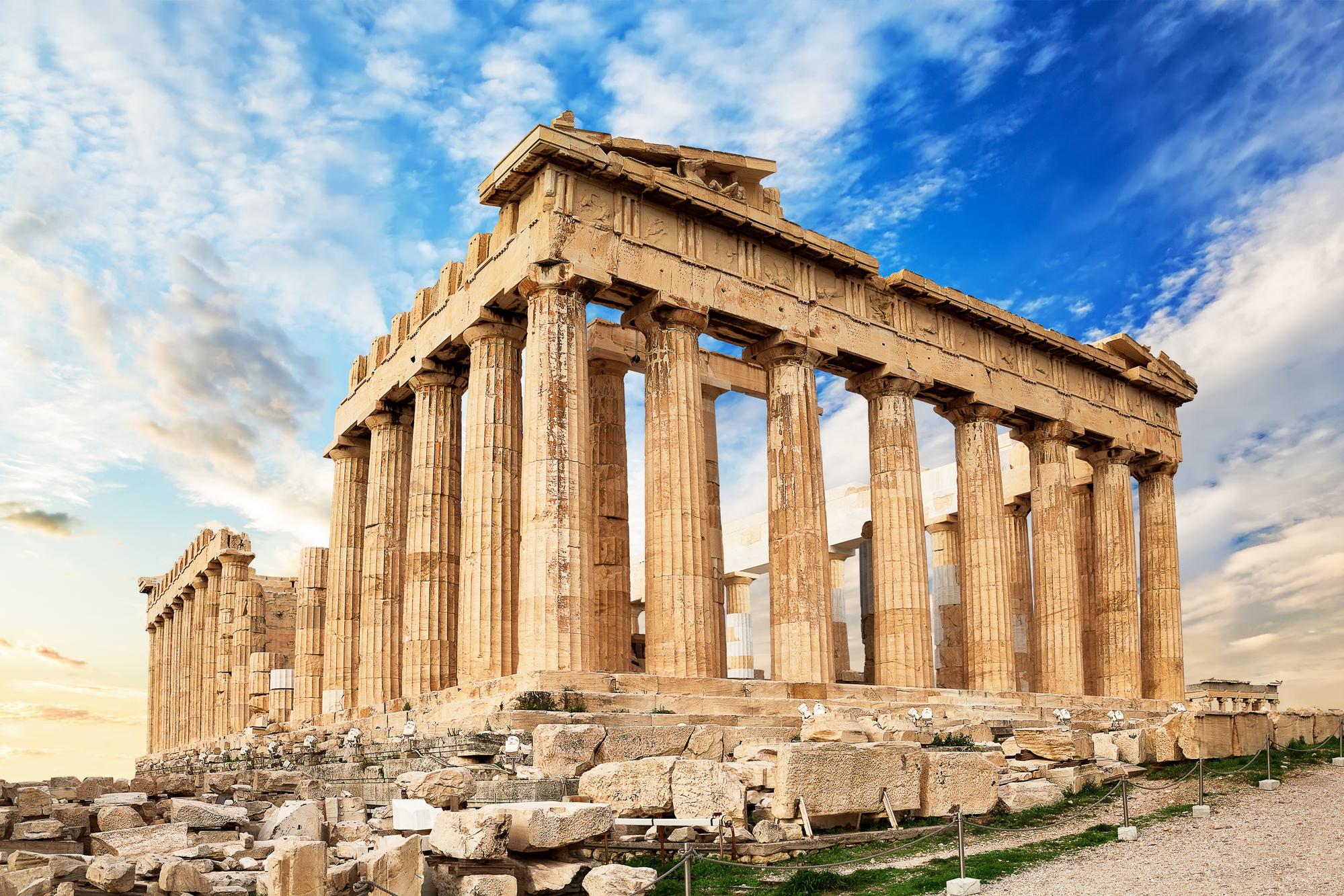 Parthénon sur l'Acropole d'Athènes au coucher du soleil