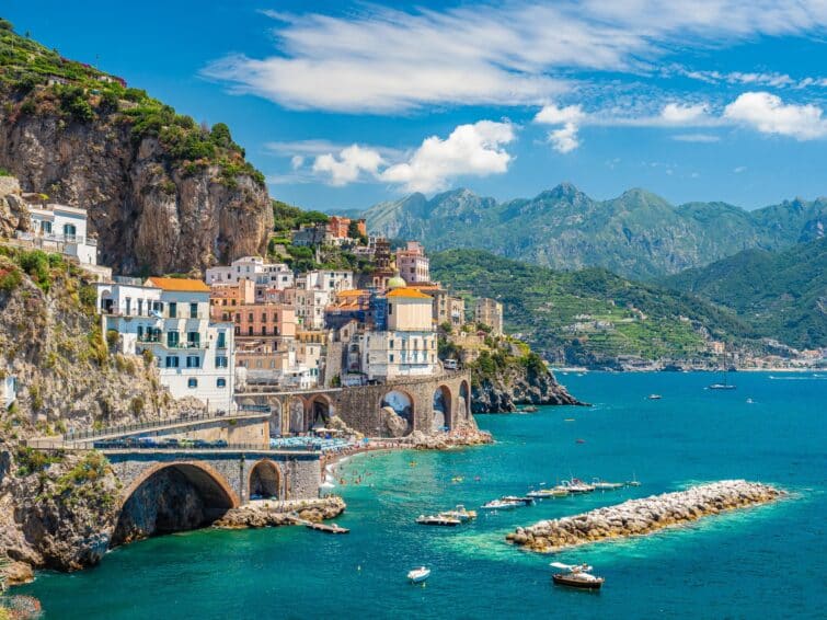 Vue panoramique d'Atrani, petite ville pittoresque sur la côte Amalfitaine en Italie