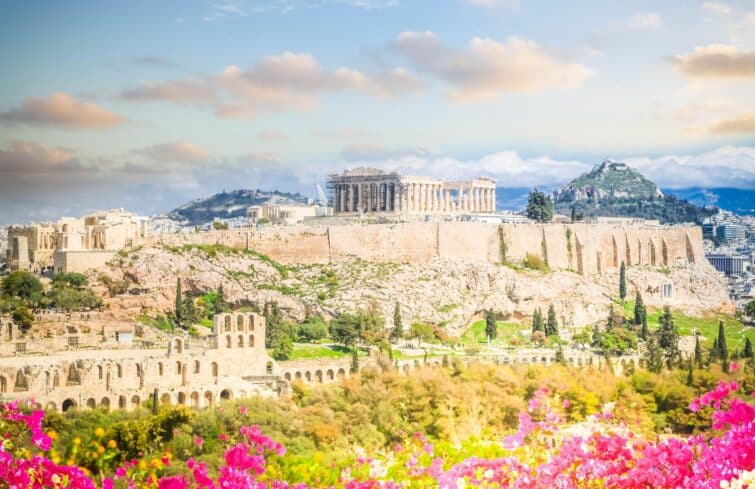 Vue panoramique de l'Acropole d'Athènes au coucher du soleil depuis la colline du Lycabette