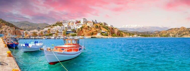 Vue pittoresque d'Agía Galíni sur l'île de Crète, Grèce