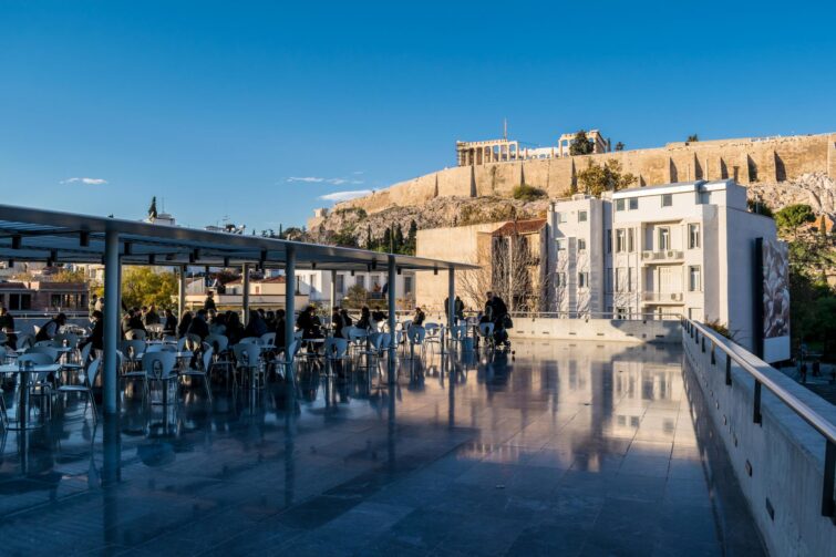 Vue sur Athènes depuis le toit-terrasse du musée de l'Acropole en Grèce